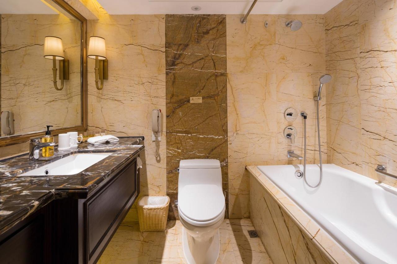 Business King Room