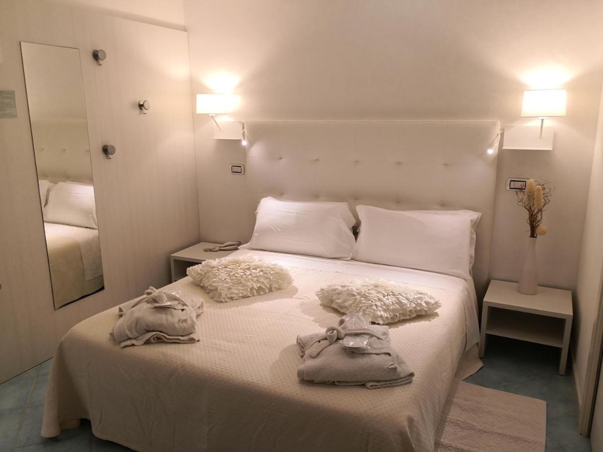 Double or Twin Room Sea View