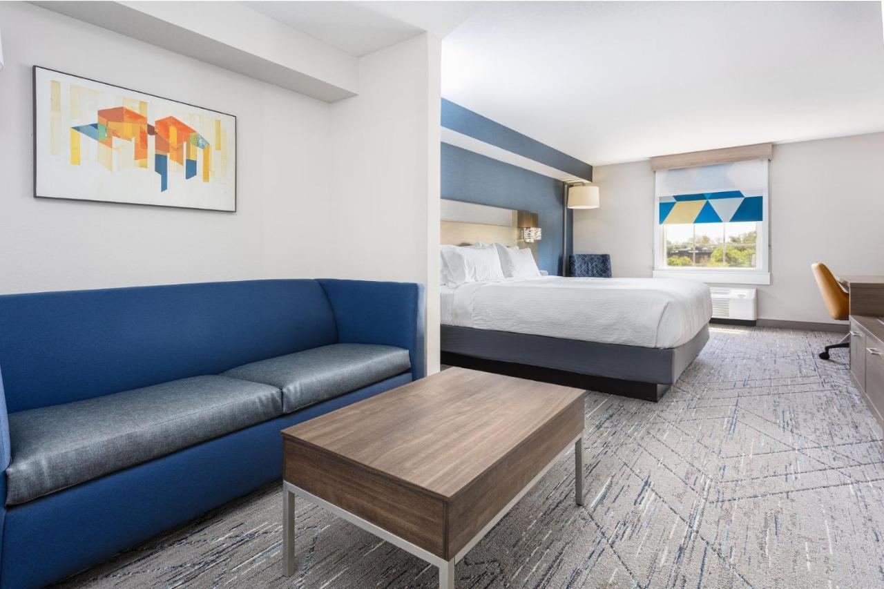 King Suite with Sofa Bed