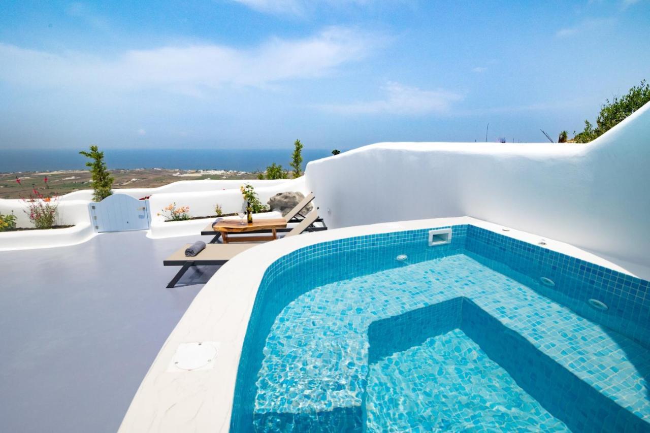 Honeymoon Cave Suite with Jetted & Heated Plunge Pool Sea & Sunset View