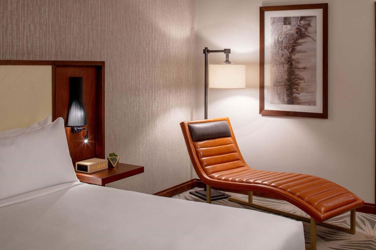 Oversize Guest room with 1 King