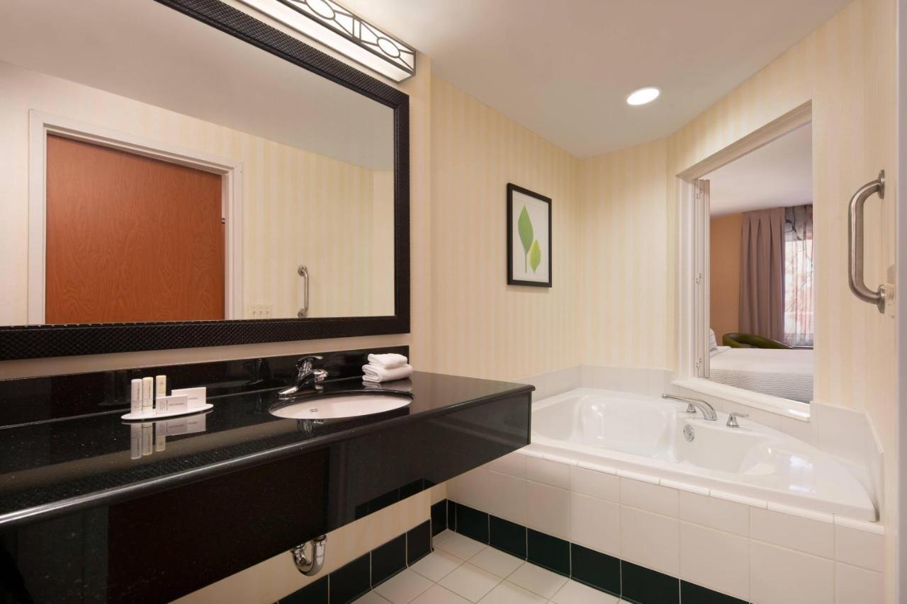 Garden Tub Suite Suite 1 King
