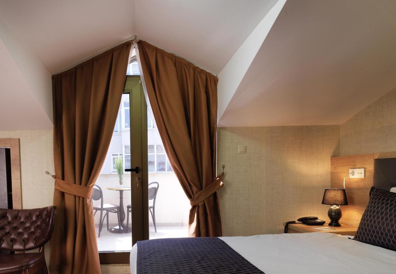 Single Room Balcony