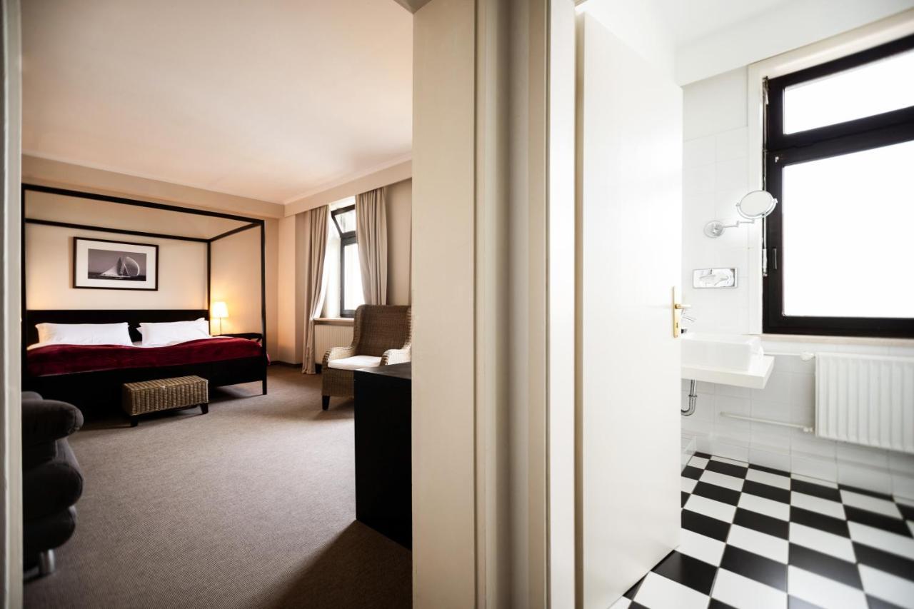 Standard Double Room - Lake View French Balcony