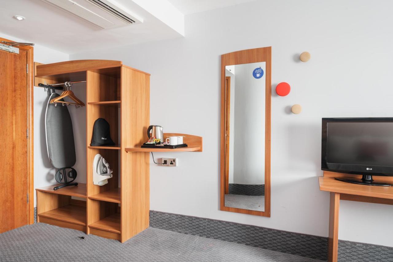 Standard Twin Room with Free Hot Breakfast