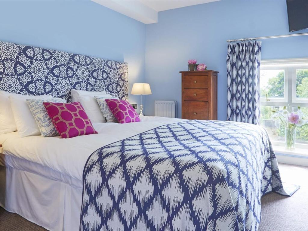 Twin Room with Private Bathroom