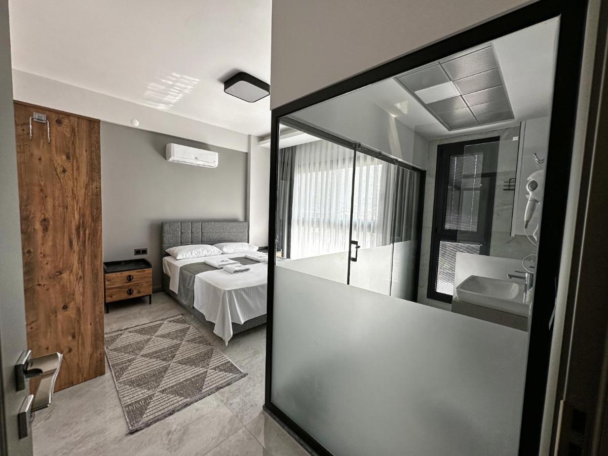 Superior Suite with Partial Sea View