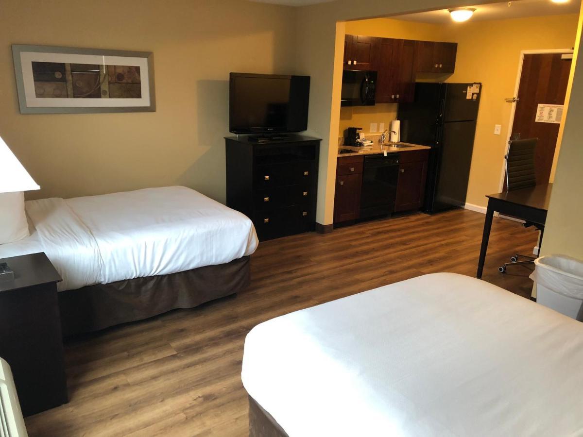 Efficiency Suite with Two Double Beds and Kitchen - Non Smoking