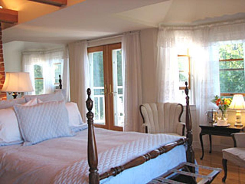 Deluxe Double Room with Balcony and Sea View