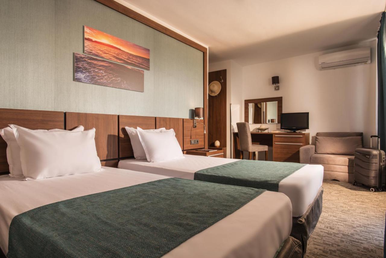 Double or Twin Room with Balcony,1433953822:JPEG