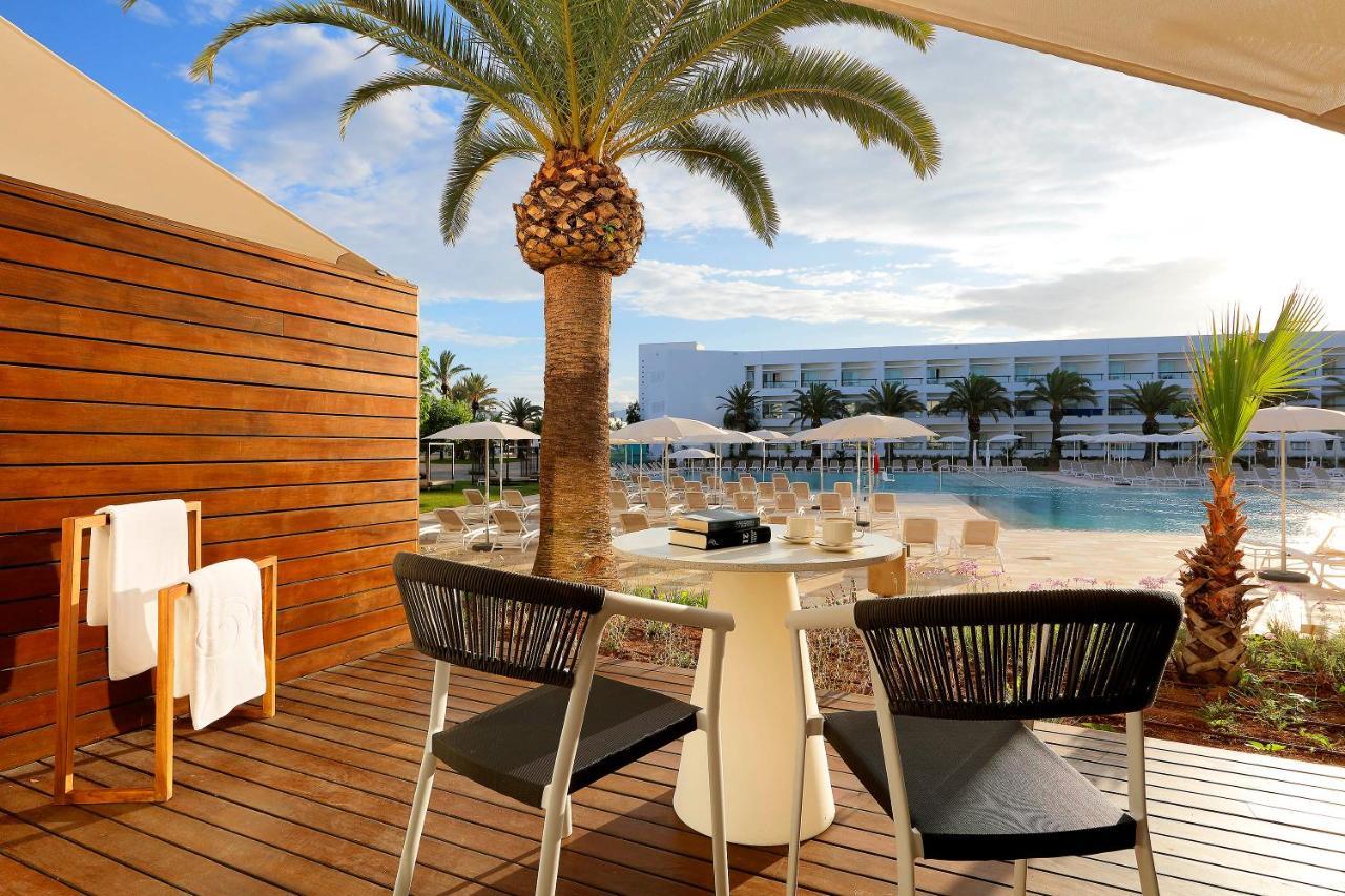 Superior Poolside,1415504472:JPEG