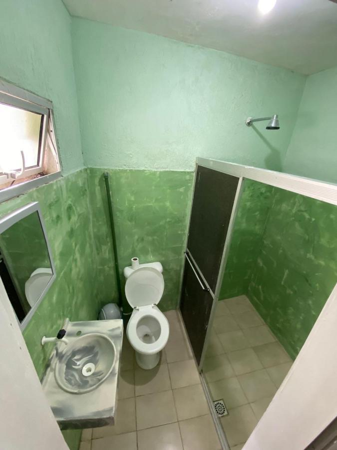 Quarto Triplo com Banheiro Privativo