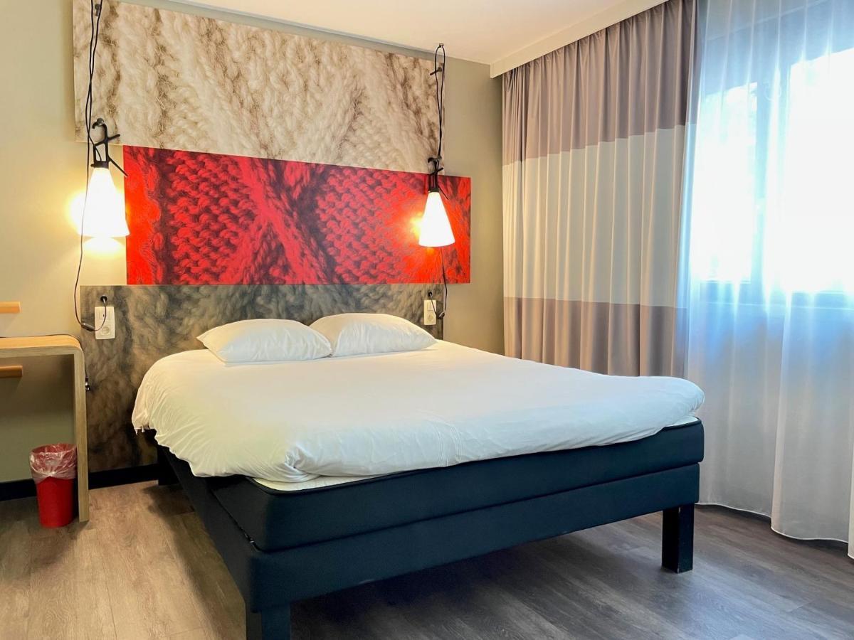 Standard room double bed