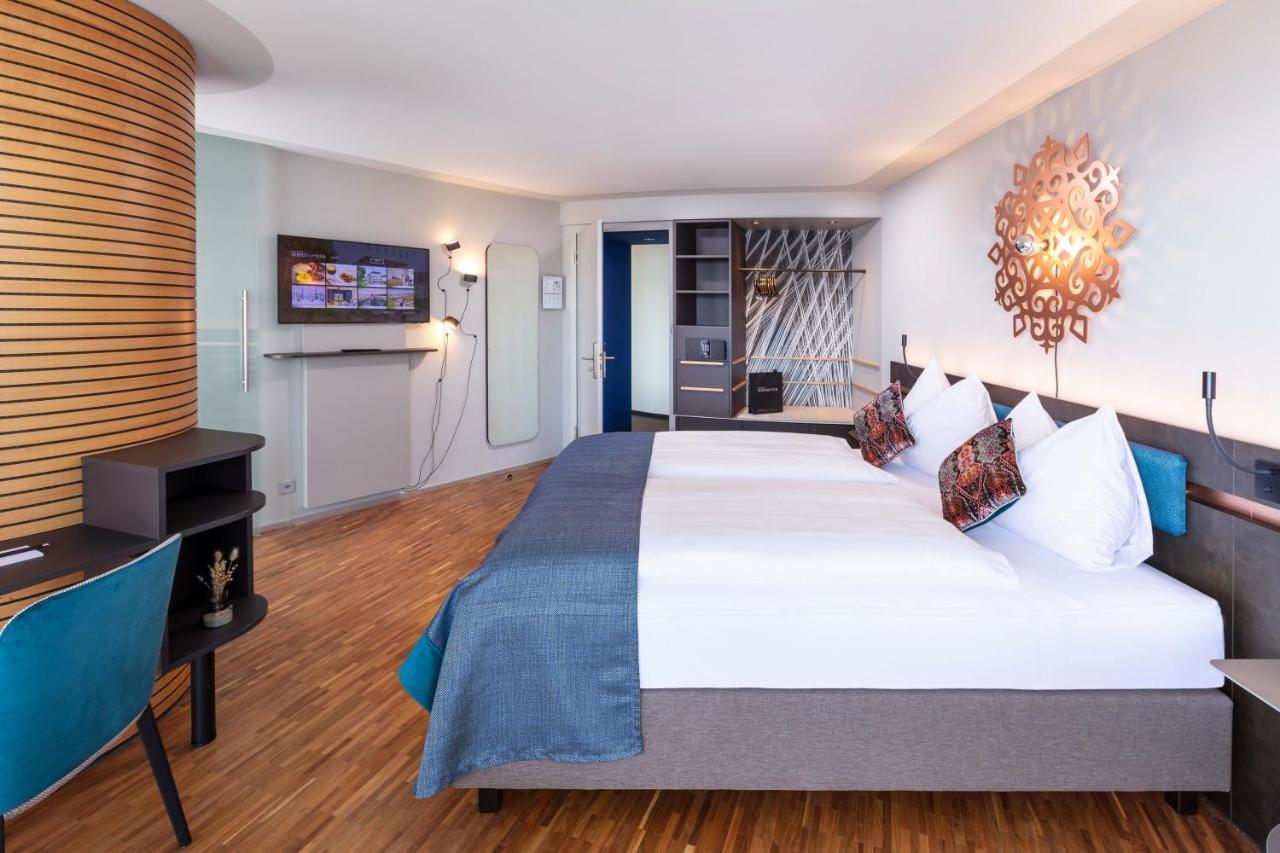 Doppelzimmer mit Seeblick und Balkon