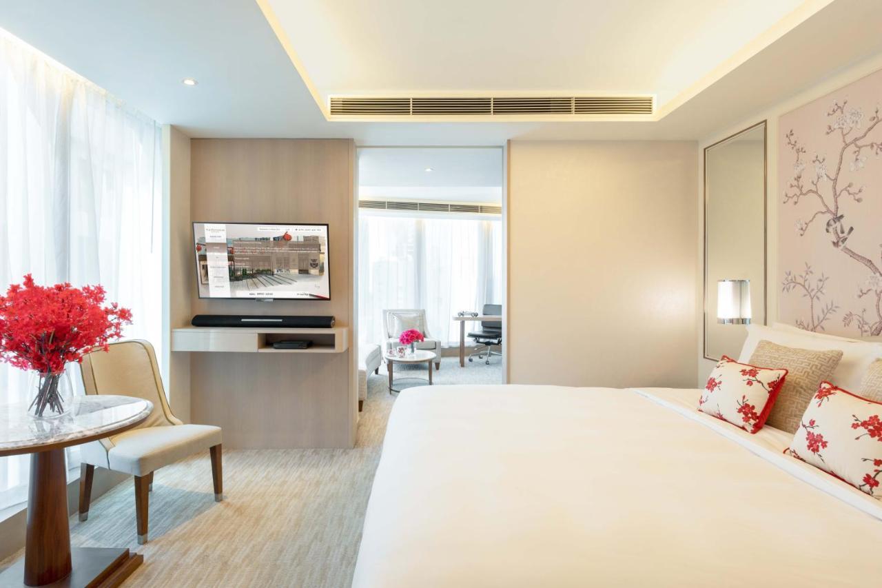 Signature Suite