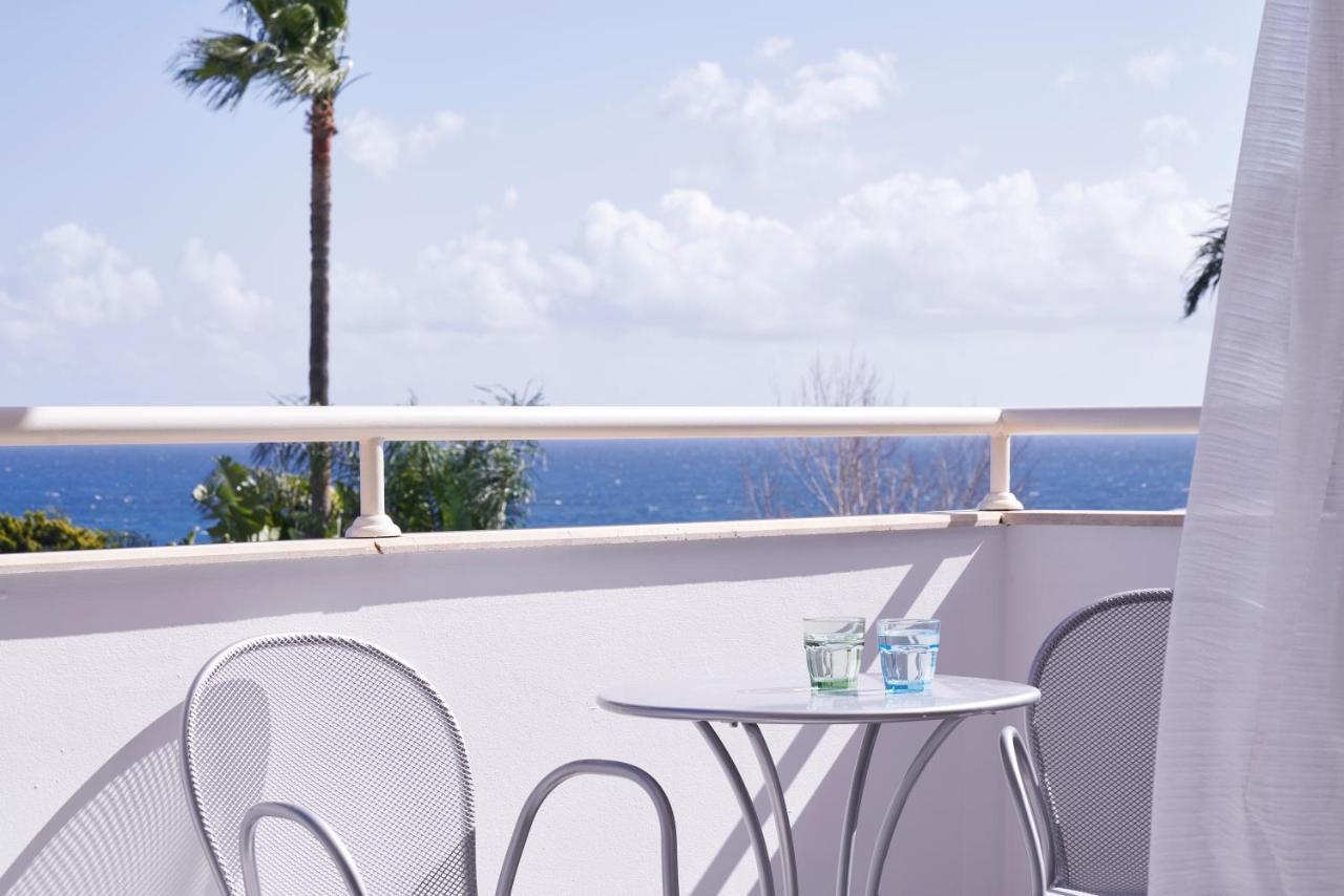Twin or Double Room Sea View