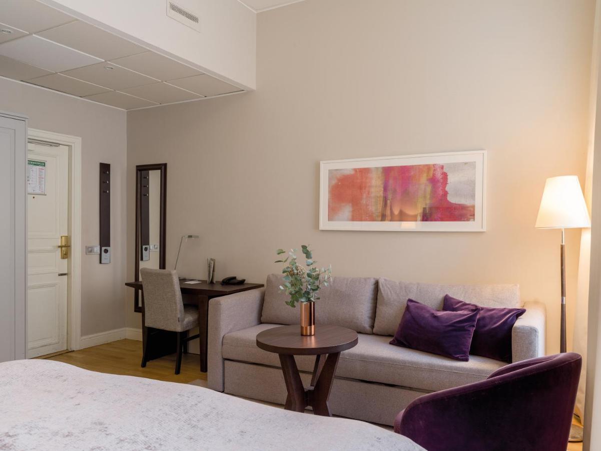 Family Room,1416920589:JPEG
