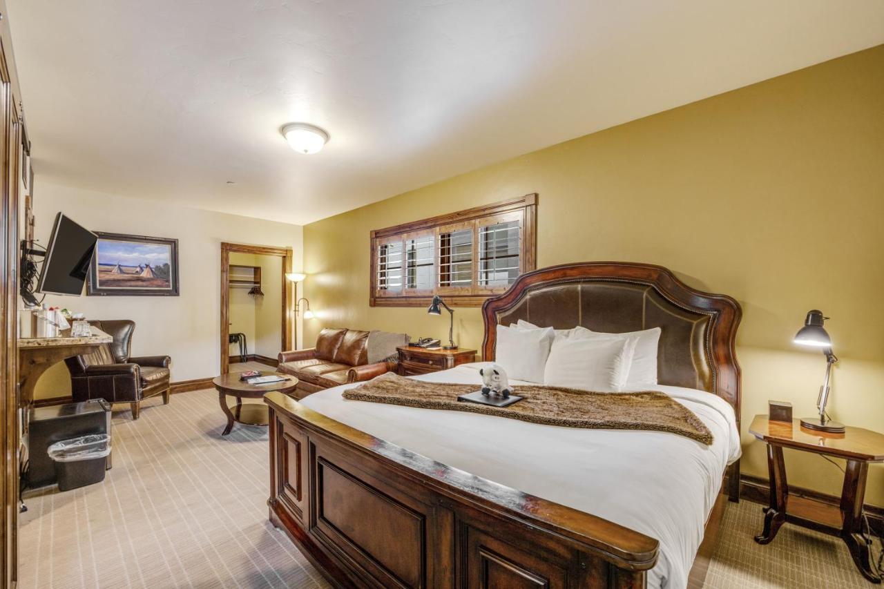 Deluxe King Suite