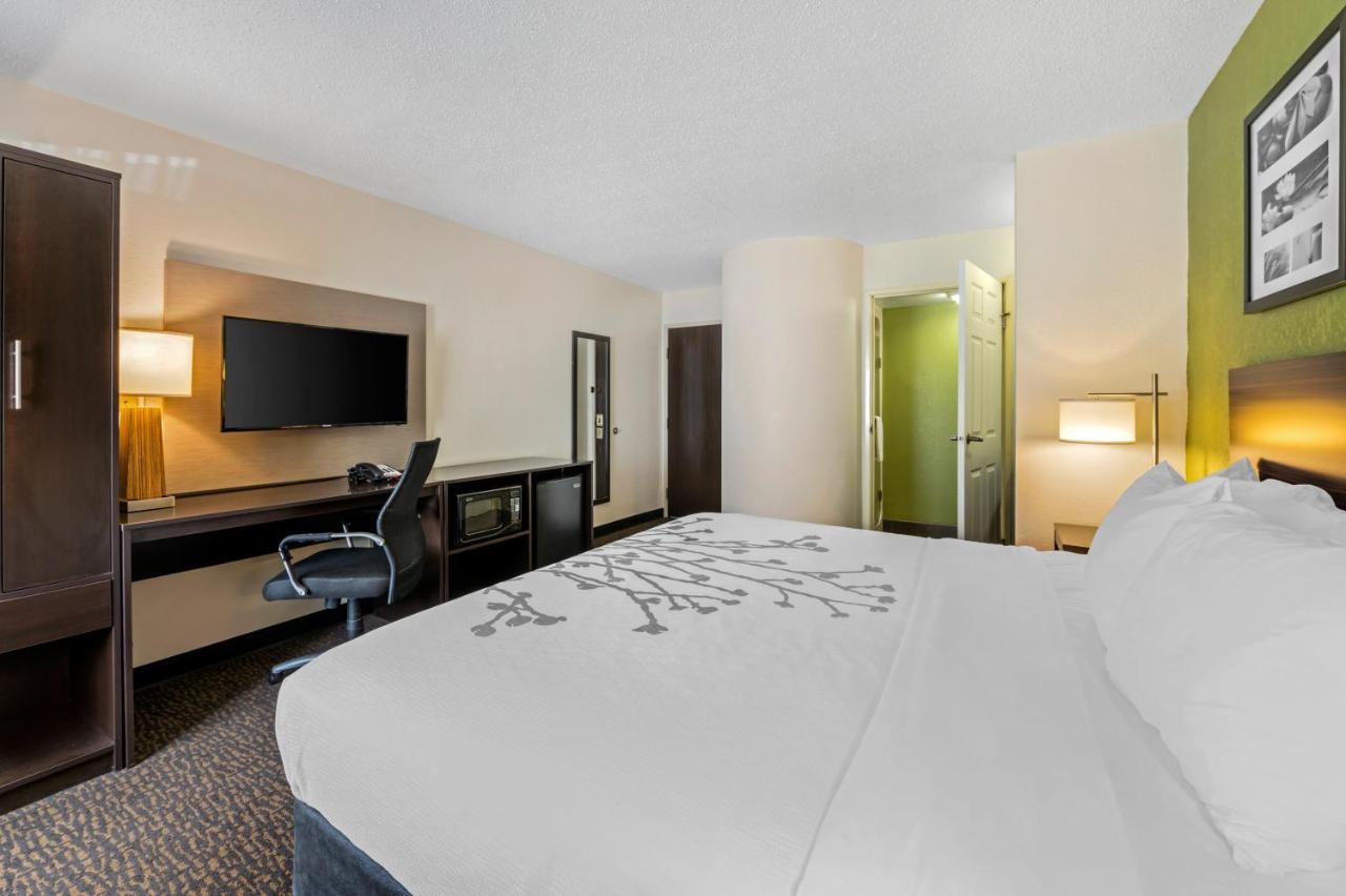 Efficiency King Room - Accessible/Non-Smoking