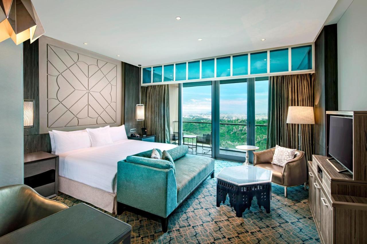 Executive Club Exclusive, Guest room, City view, Balcony