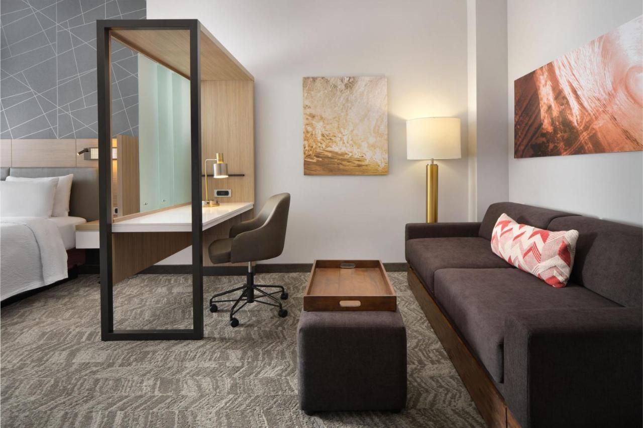 King Suite with Trundle Sofa