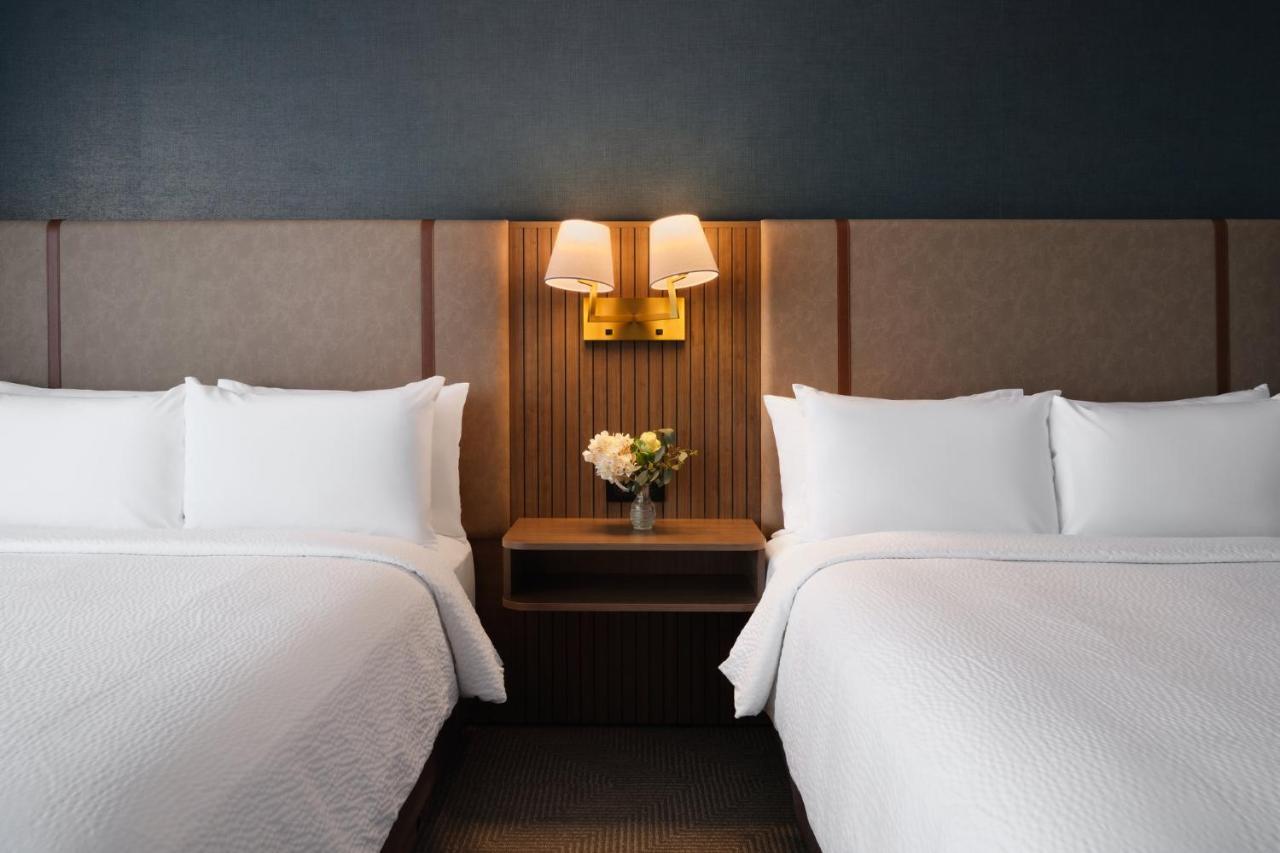 Premium Queen Room with Two Queen Beds and Mobility Accessible Tub