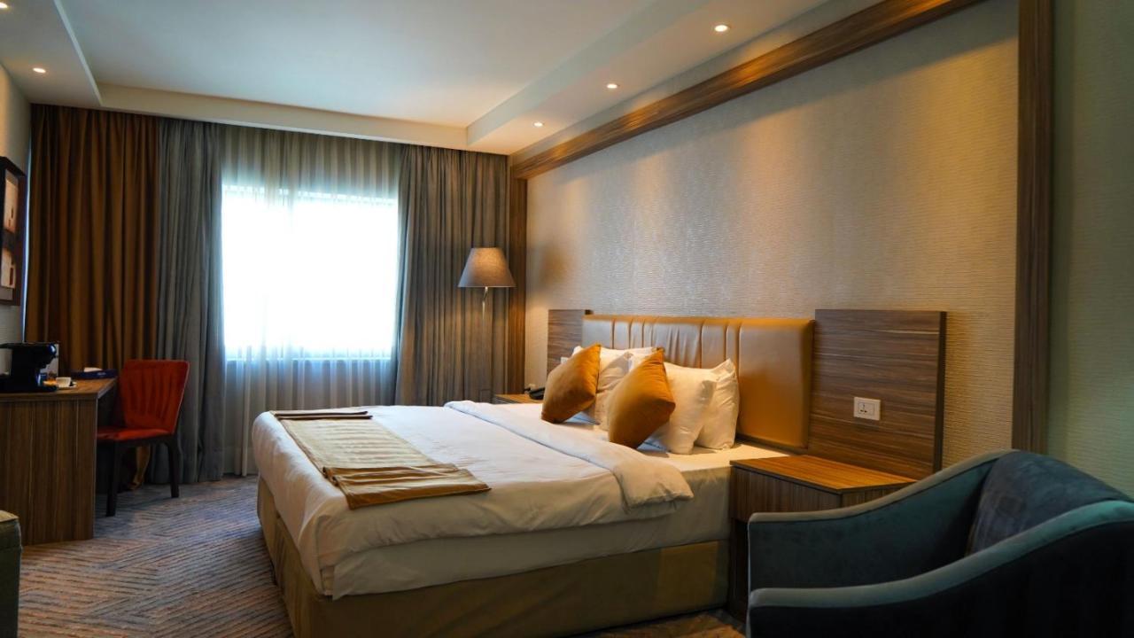 Executive Suite,1418724198:JPEG