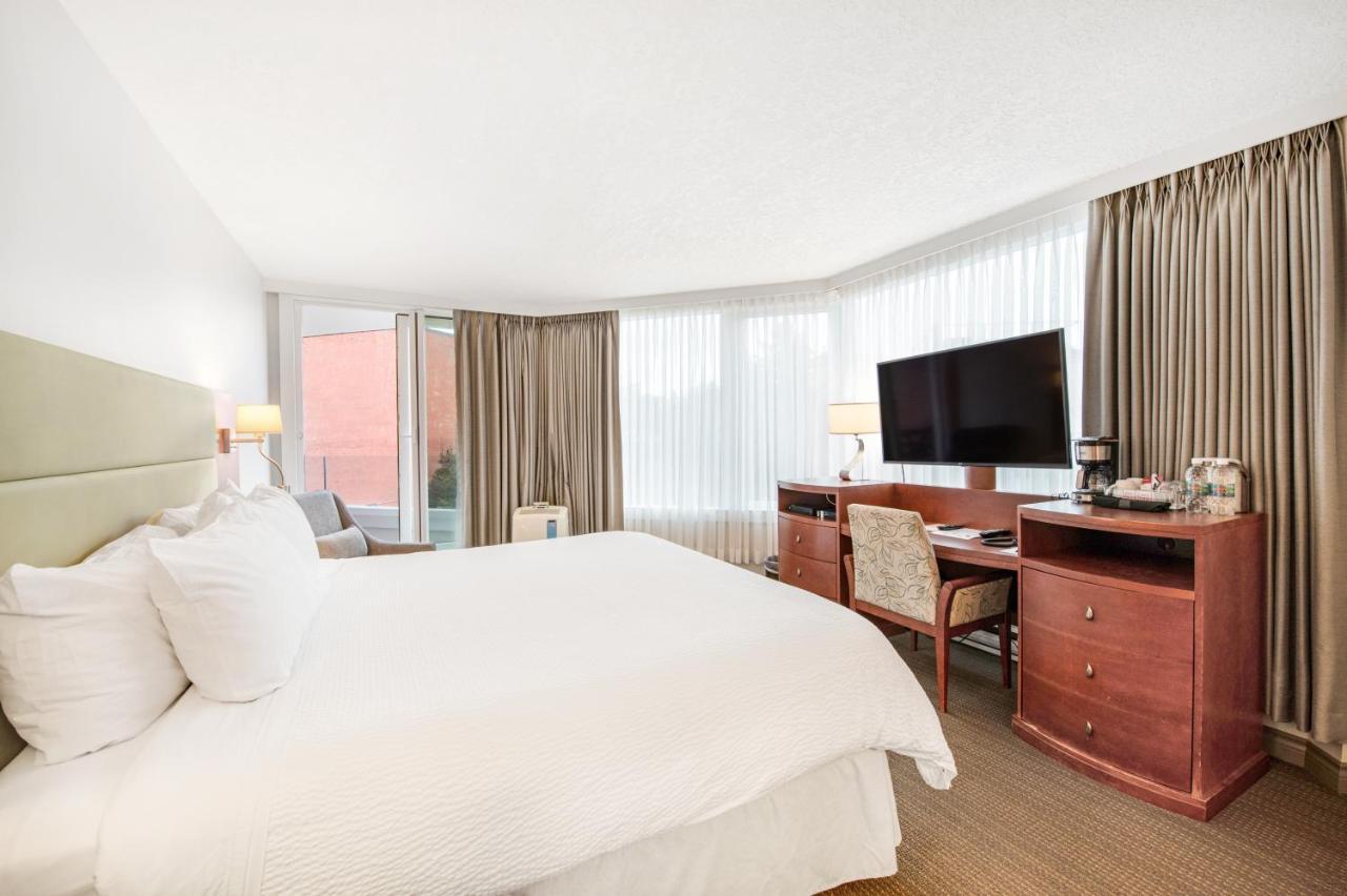 Quarto com Cama King-size e Vista da Cidade