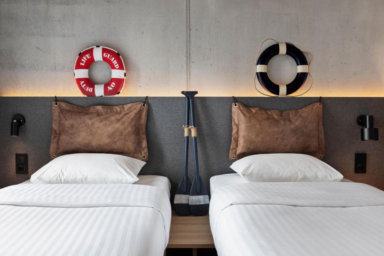 Twin Room,1418852520:JPEG