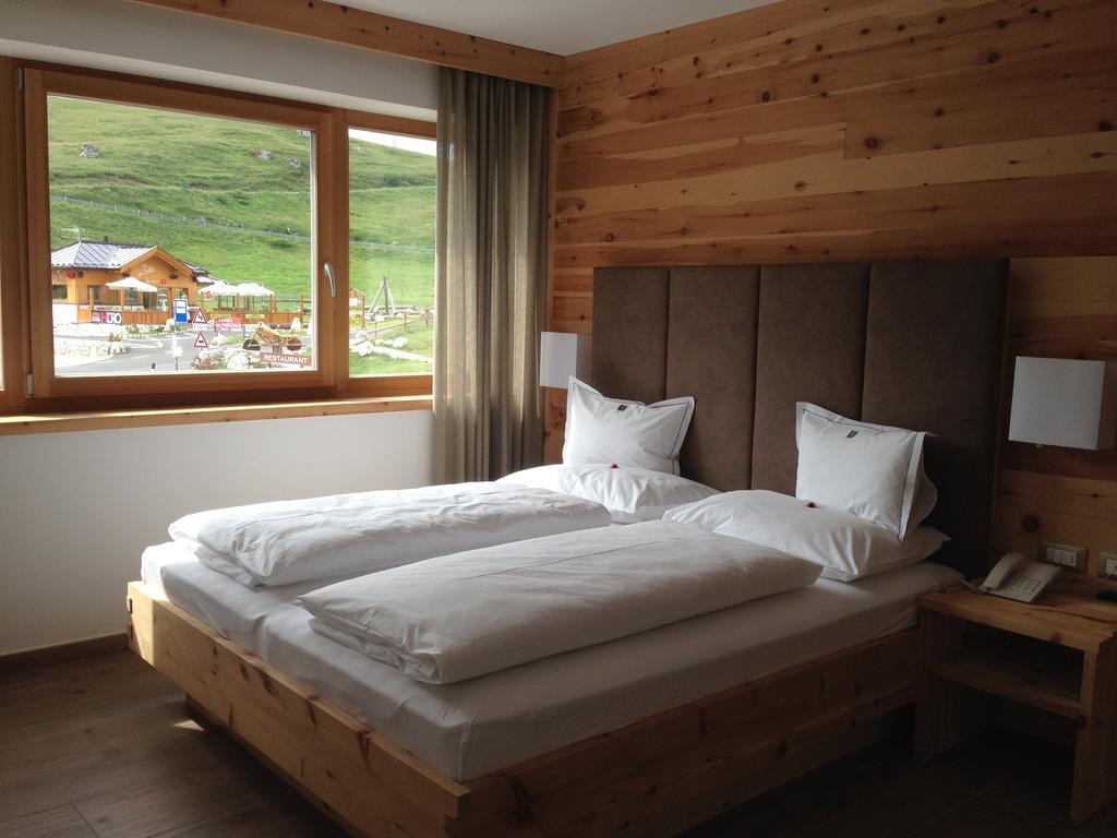 Superior Double Room with view on the Sassolungo