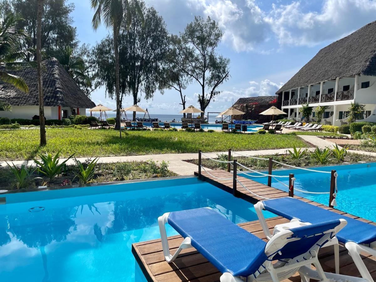 Hébergement avec Accès Direct à la Piscine - Vue sur Mer