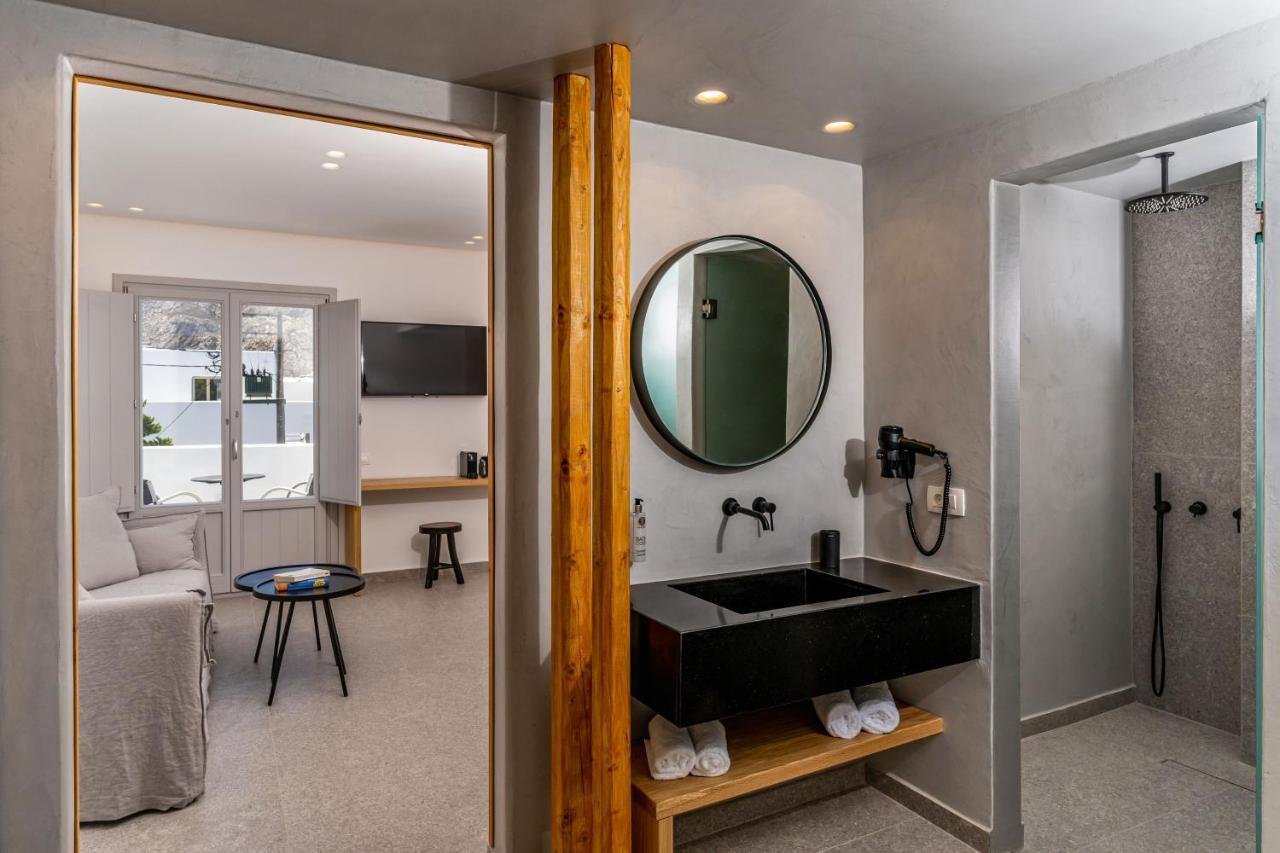 Junior Suite with Pool View and Jacuzzi