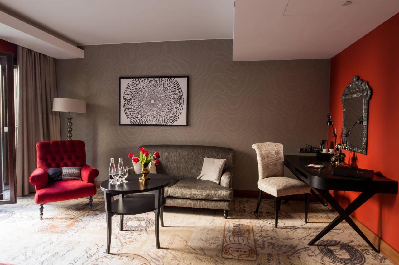 Executive Junior Suite with Courtyard View,1516328311:JPEG