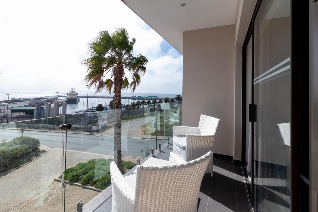 Larger Guest room, 1 King, Harbor view, Balcony
