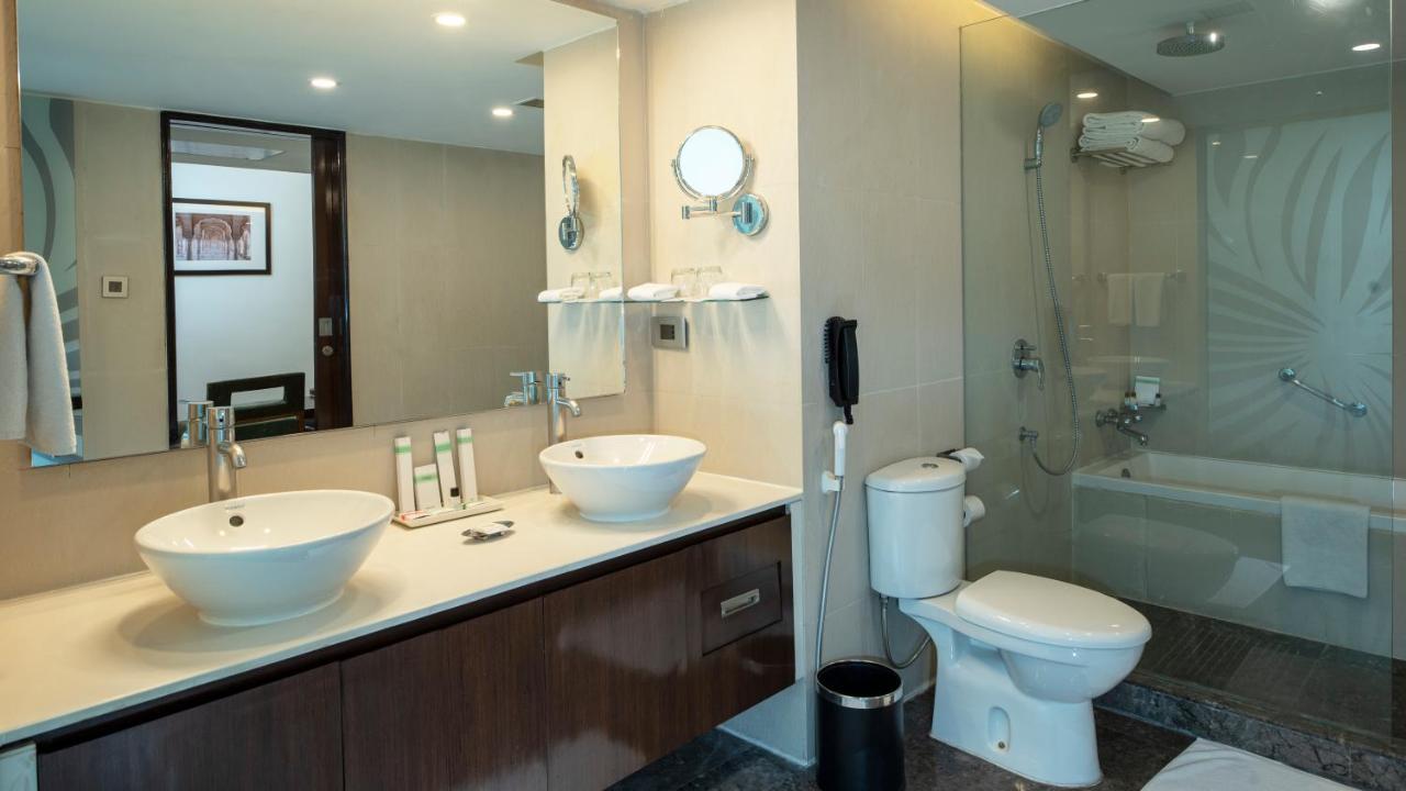 Deluxe Suite(15 Mins comp Head Massage, High Tea, (4-5PM), 20% off on SPA, Laundry and Food & Soft Beverages only at The Eatery, One way Airport/Railway Transfer complimentary, Credit Meal of INR 1000/- in a the stay on Minimum bill amount of INR 250