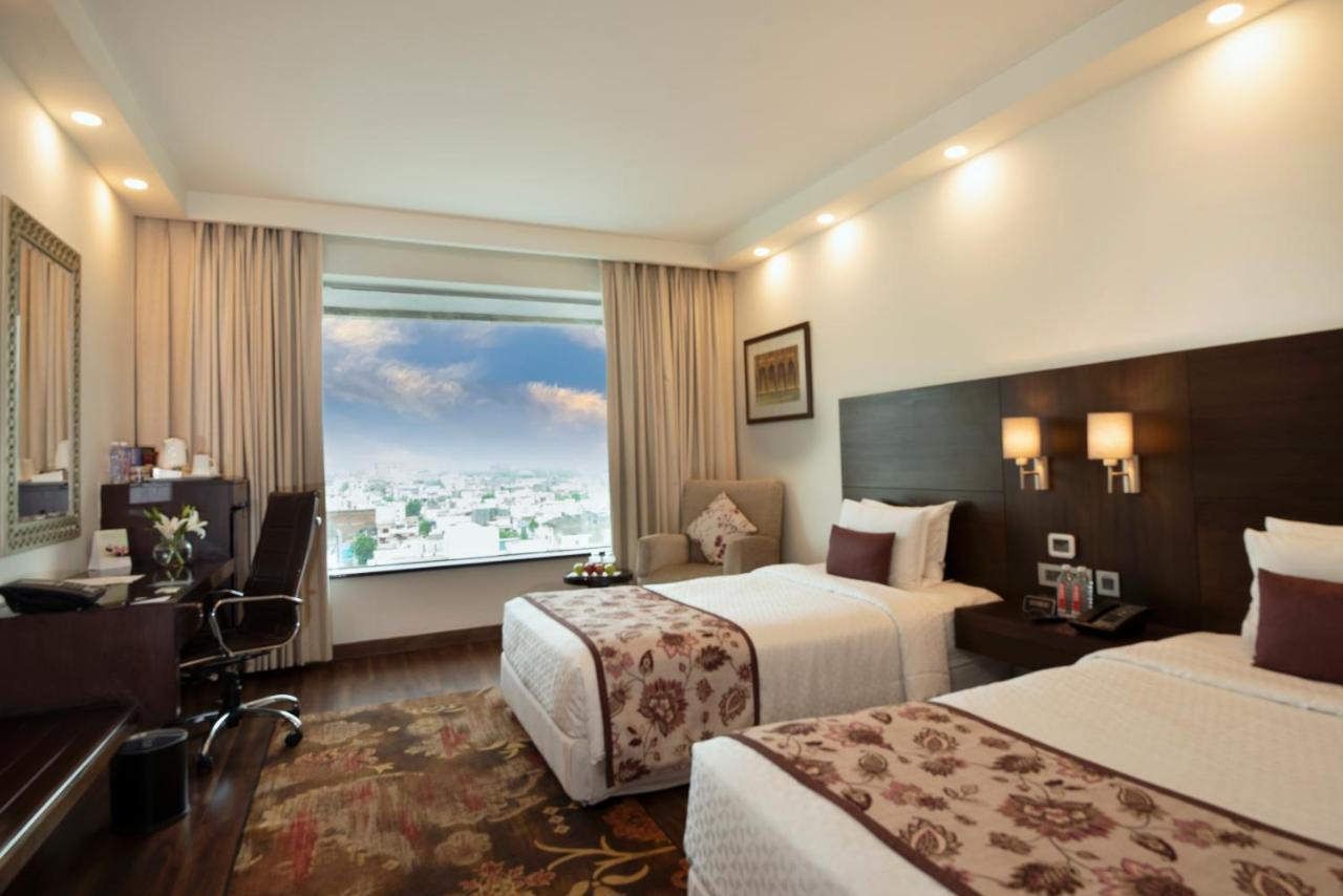 Club Twin Room Dis on SPA Laundry Food & Soft Beverages only at The Eatery One way Airport or Railway Transfer complimentaryCredit Meal of INR 1000 or a the on bill amount of INR 2500 or,1632222361:JPEG
