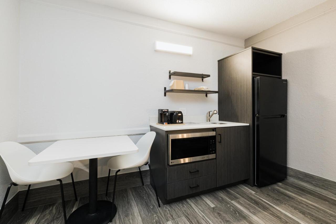 1 King Bed | ADA/Tub/Kitchen