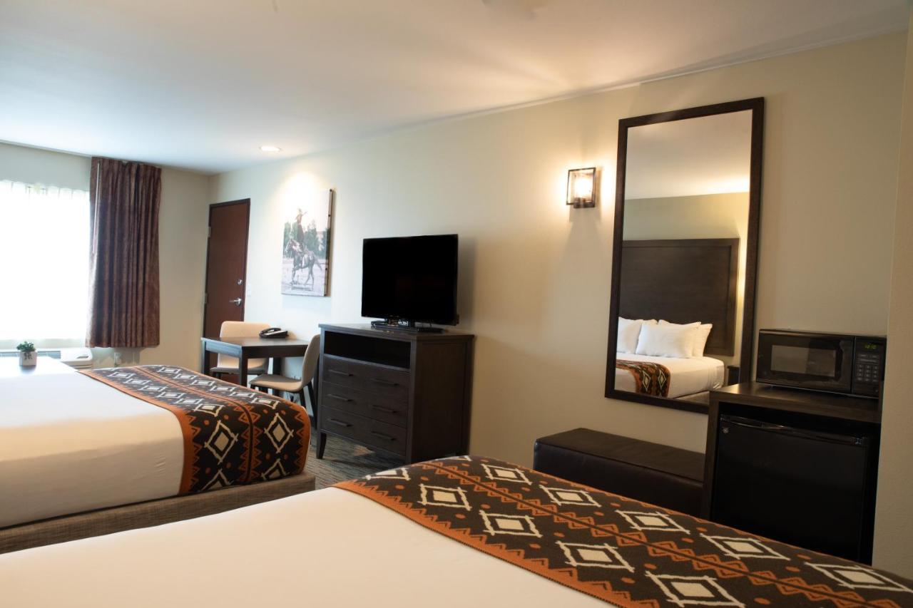 2 Queen Suite
