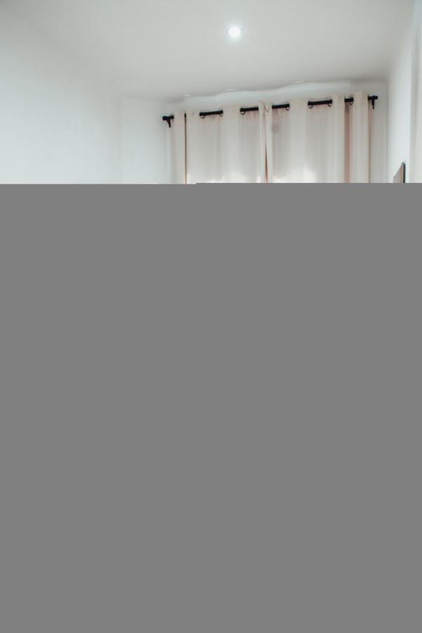 Single Room with Shared Bathroom,1420727505:JPEG