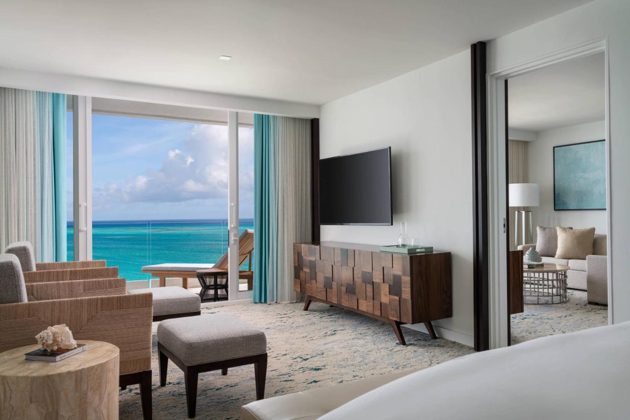 Executive Suite, Suite, 1 King, Partial Ocean view, Balcony