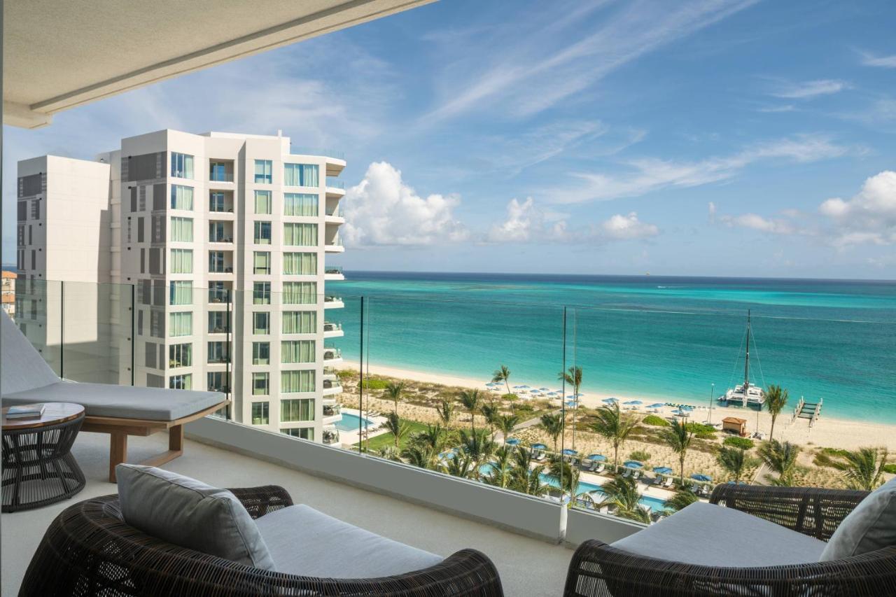 Executive Suite, Suite, 1 King, Partial Ocean view, Balcony