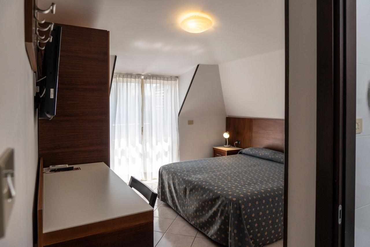 Double Room - Attic with Lateral Sea View
