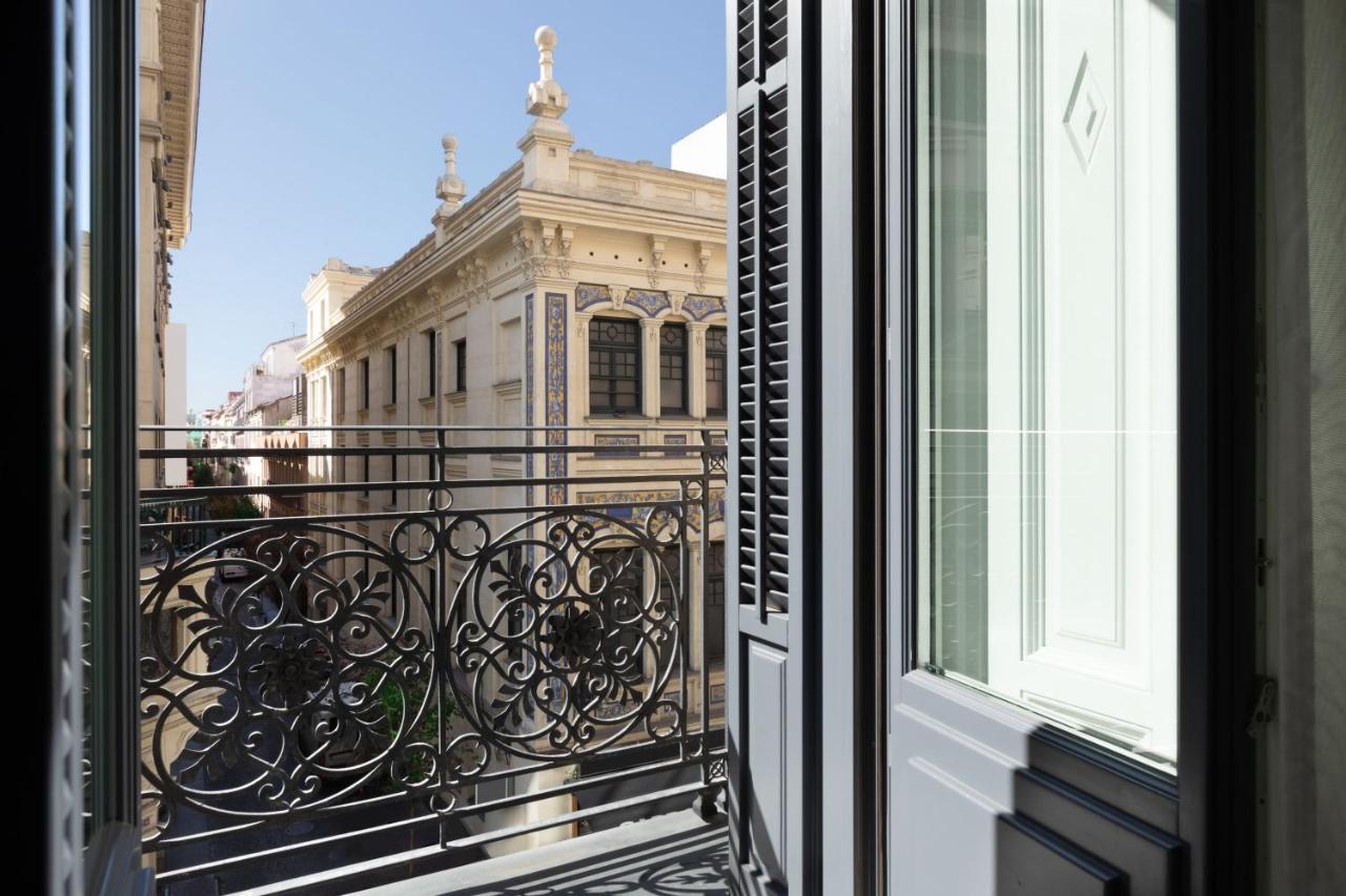 Deluxe King Room City View Balcony