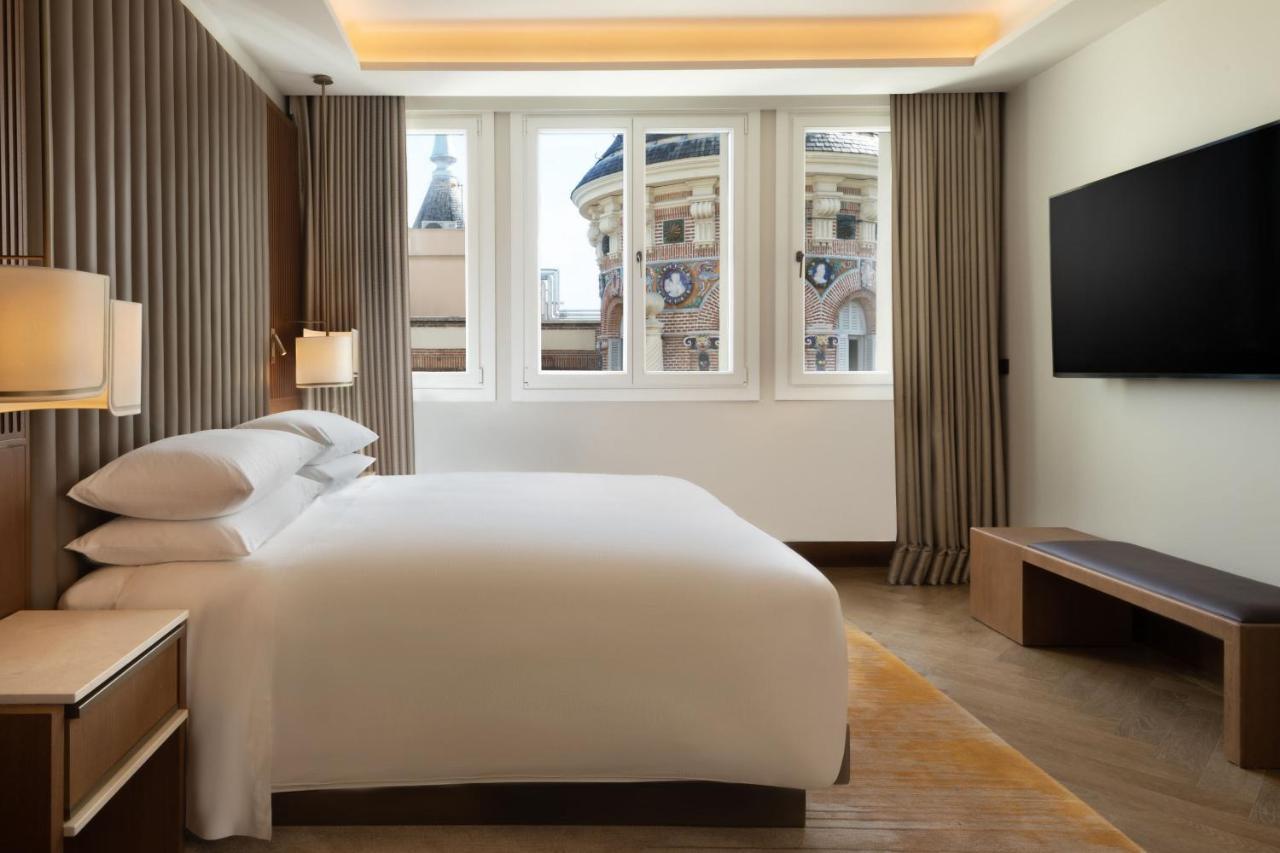 Junior King Suite Balcony Skyline View