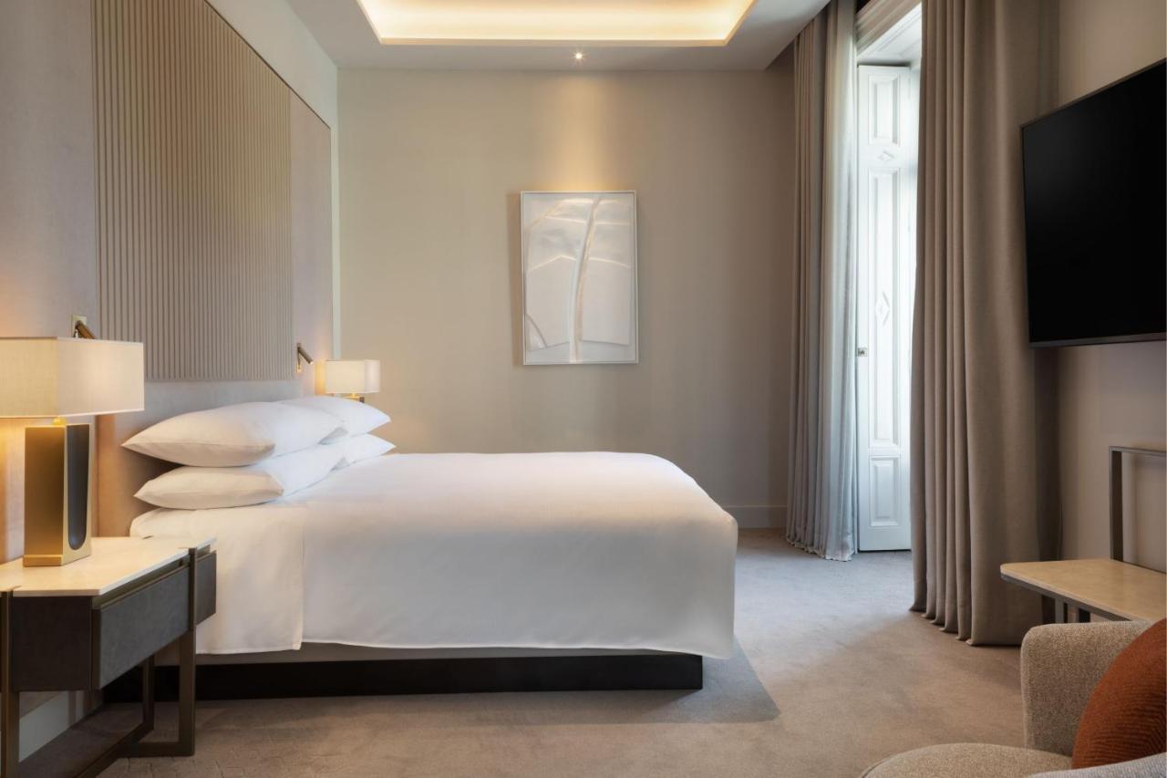 Premium Deluxe King Room Balcony City View
