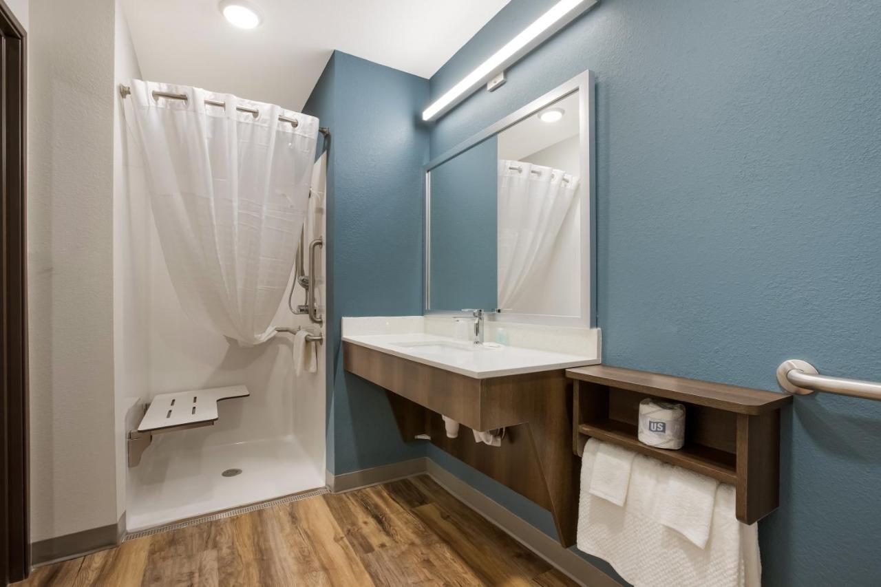 Queen Room with Roll-In Shower - Disability Access/Non Smoking