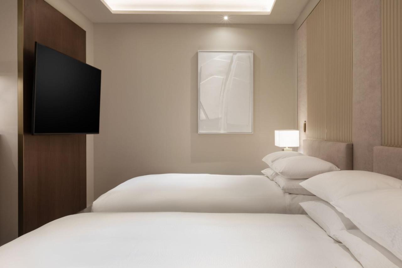 Deluxe Queen Room Two Queen Beds Courtyard View
