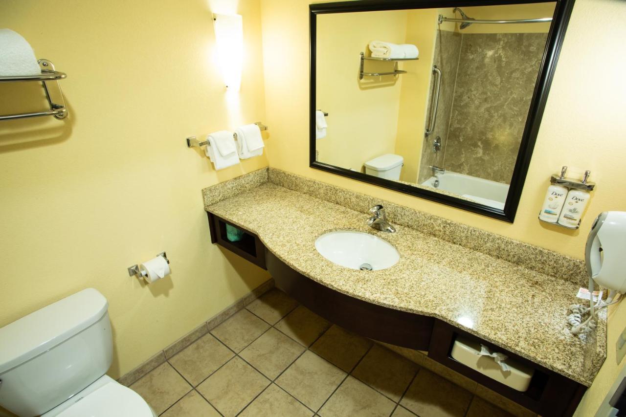 Double Suite with Two Double Beds - Non-Smoking