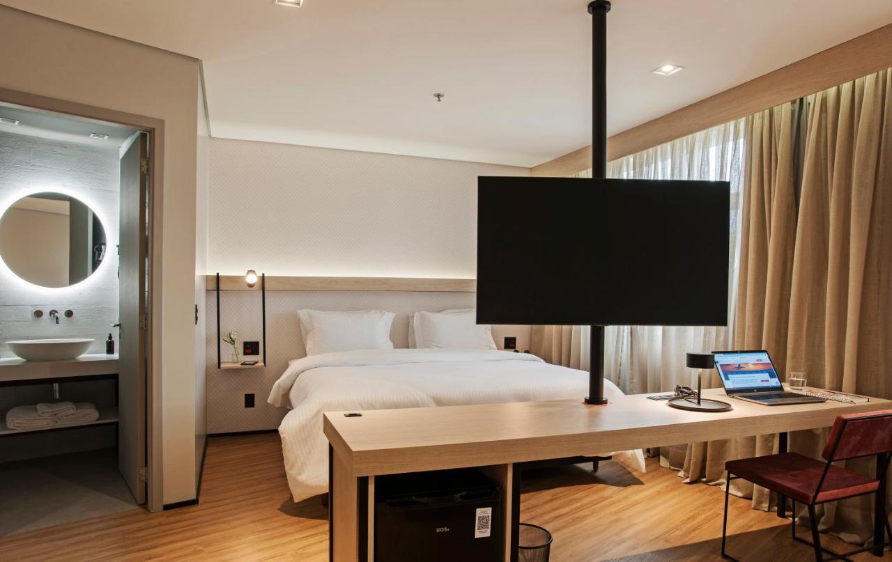 Double Suite - 1 King Bed