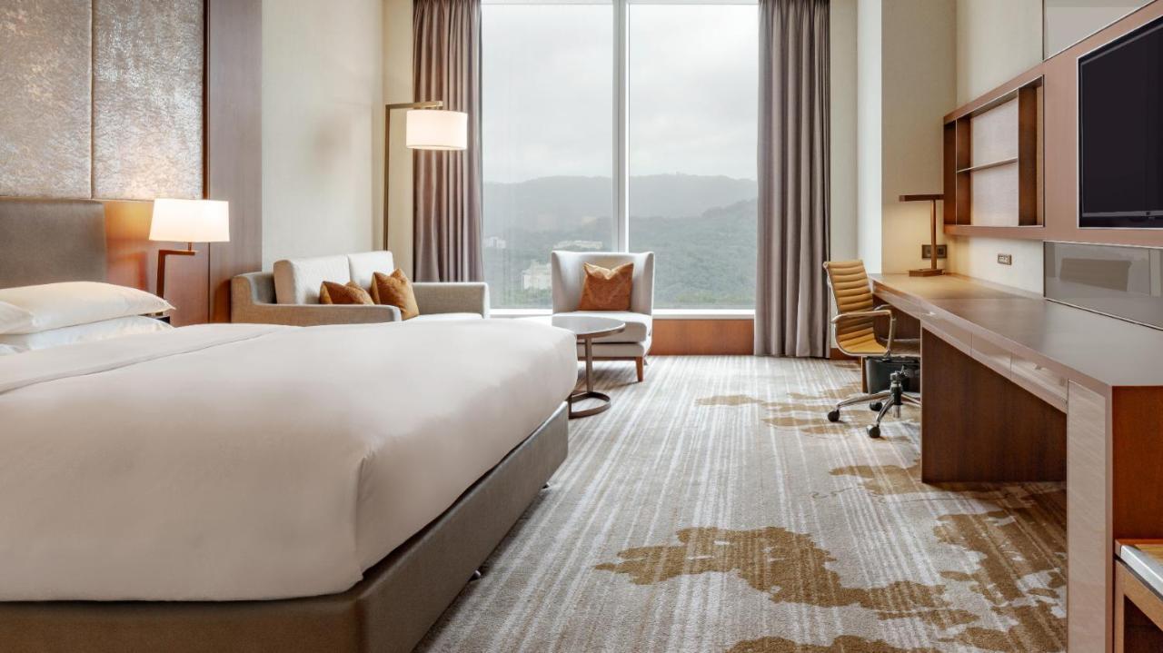 King Room with Mountain View
